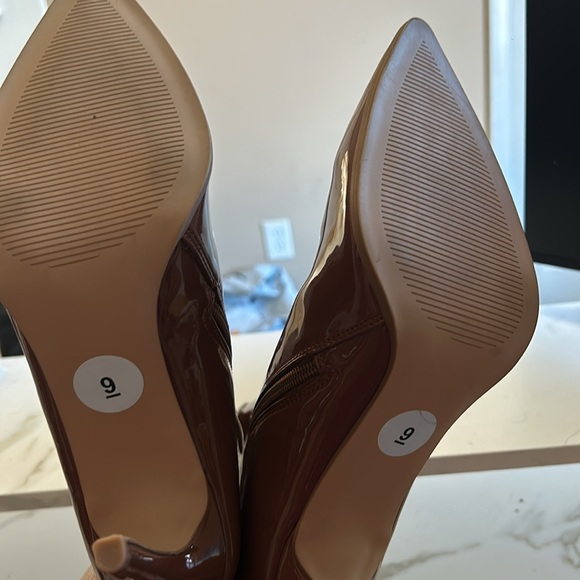 NWT Steve Madden Patent Leather Boot - Size 9 - Picture 7 of 8